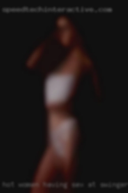 hot women having sex at swingers clubs